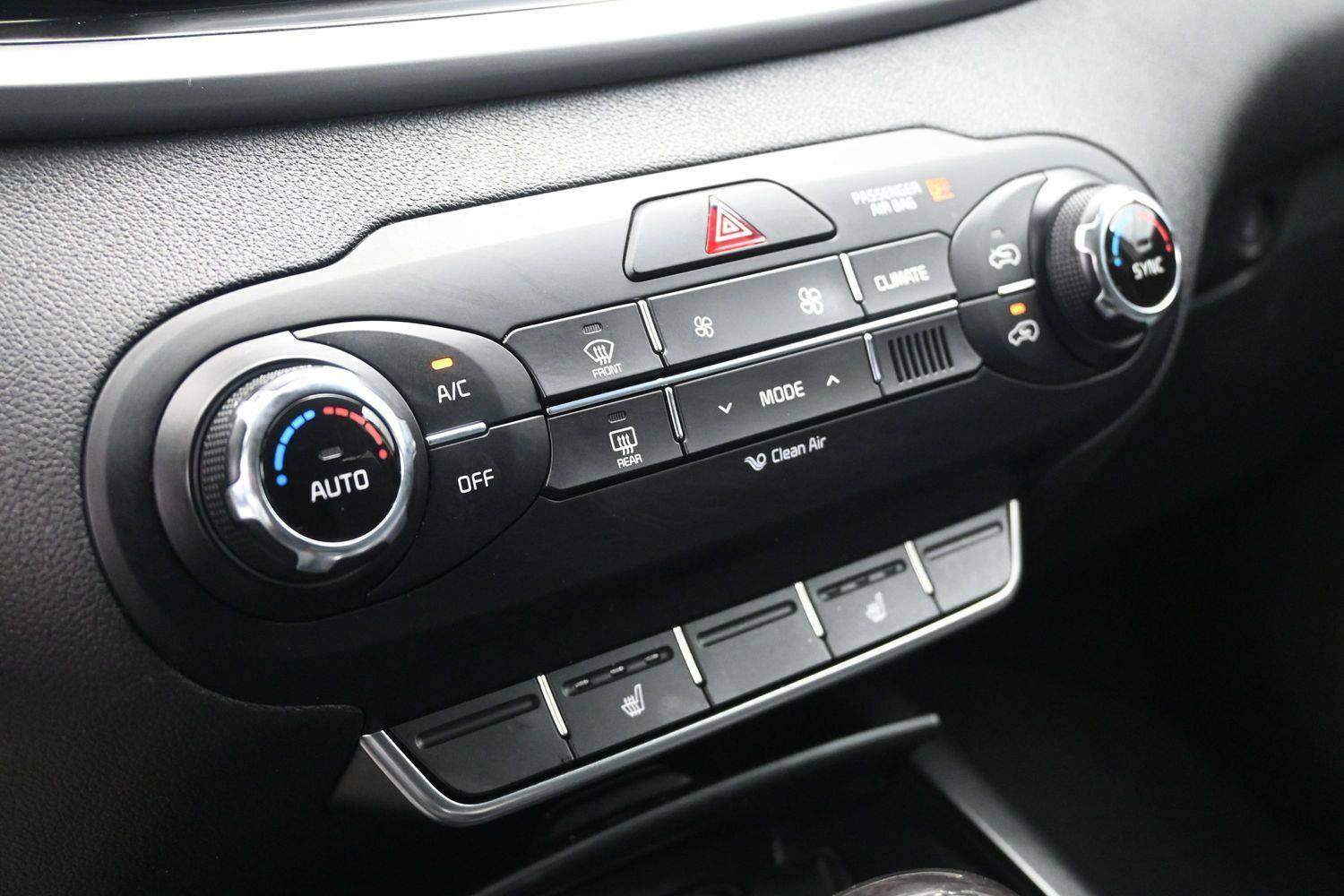 Used 2017 Kia Sorento AWD w/ LX Convenience Package image 6