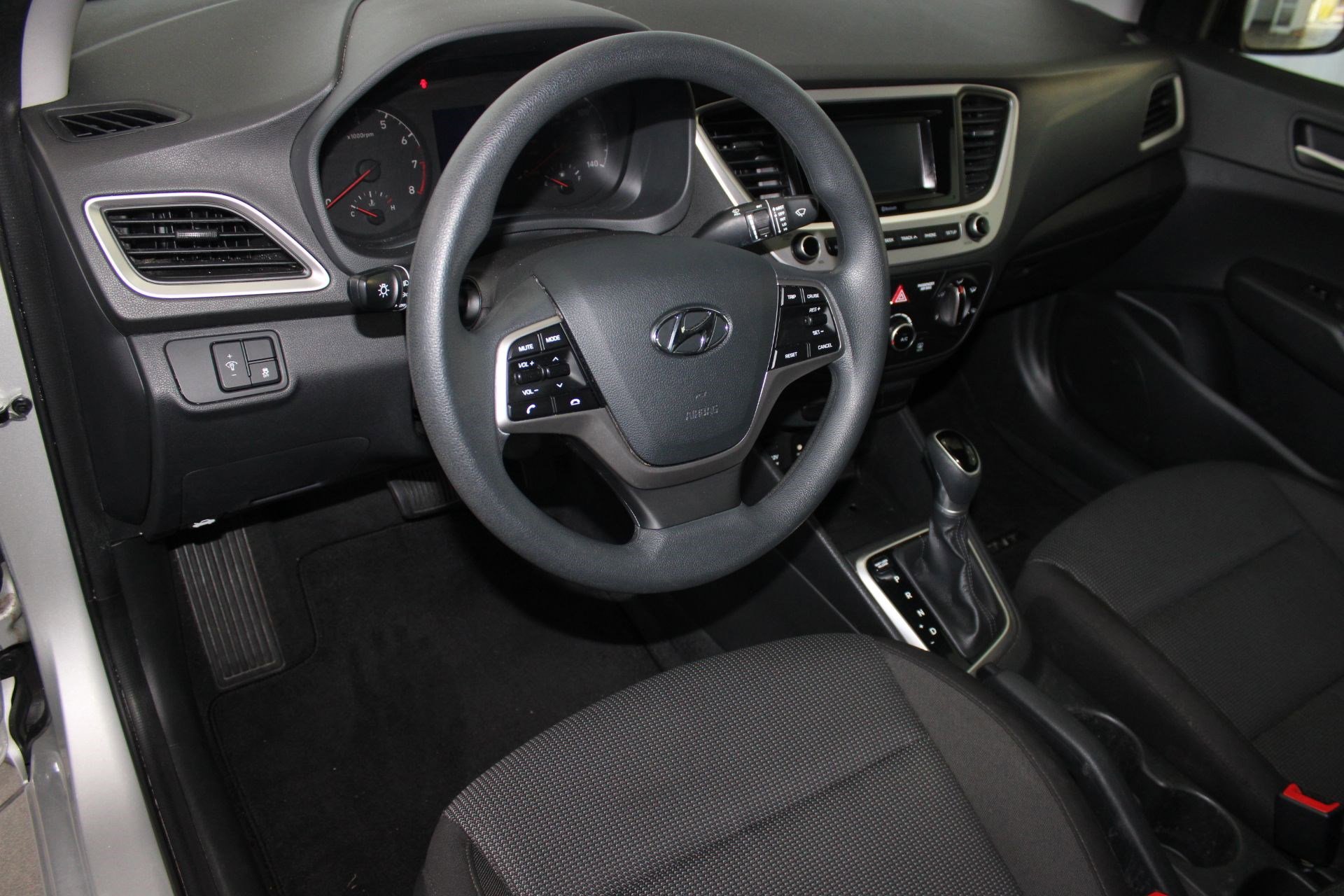 Used 2022 Hyundai Accent SE image 4