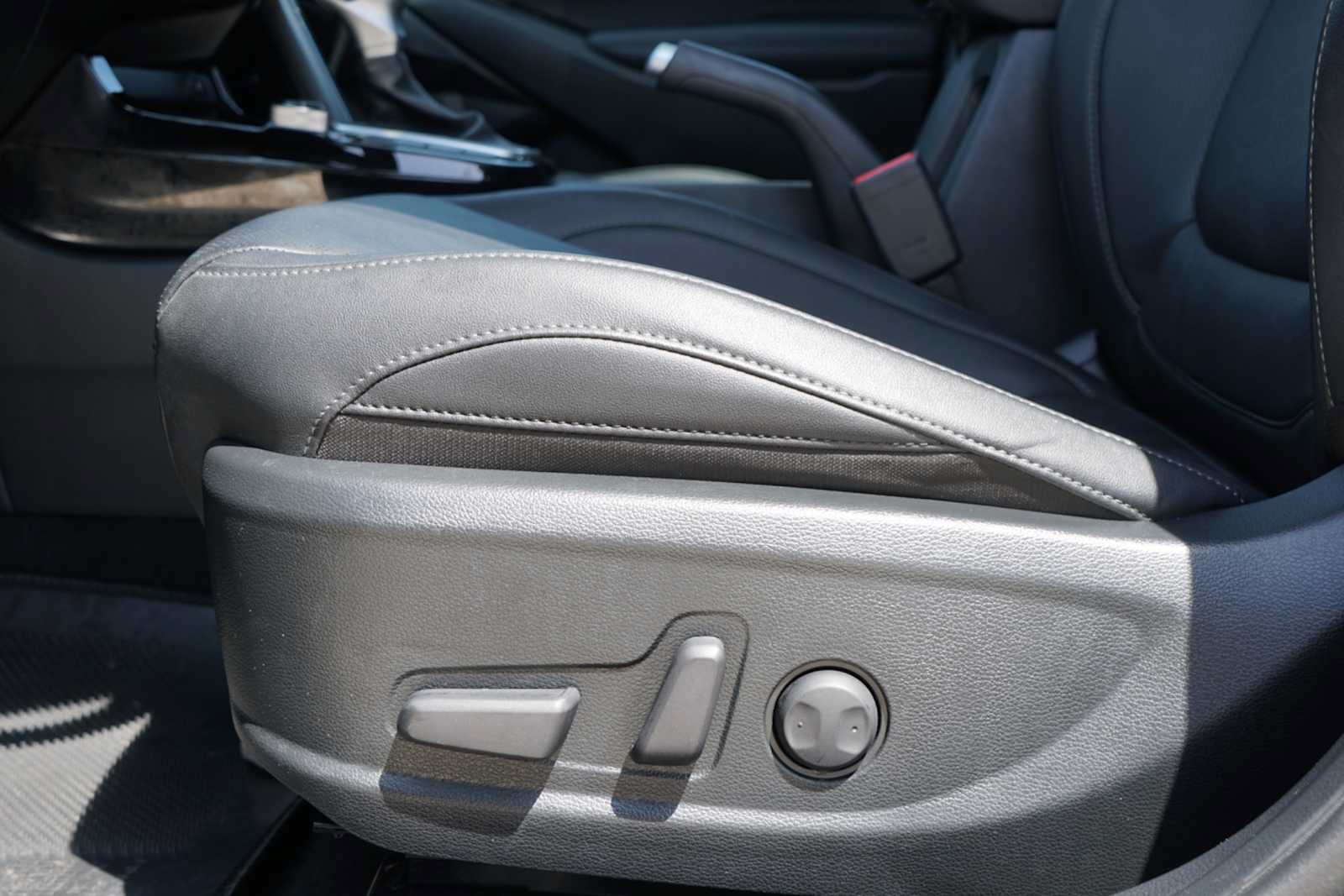 Used 2025 Kia Seltos EX w/ EX Sunroof Package FWD image 19