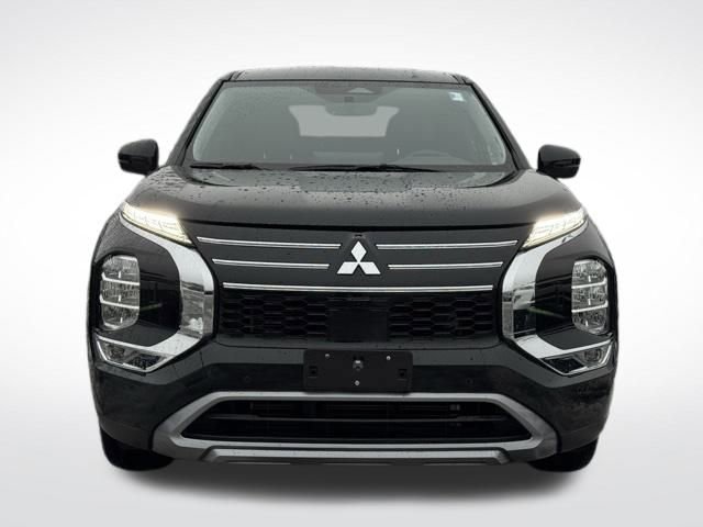 Used 2025 Mitsubishi Outlander SE image 3