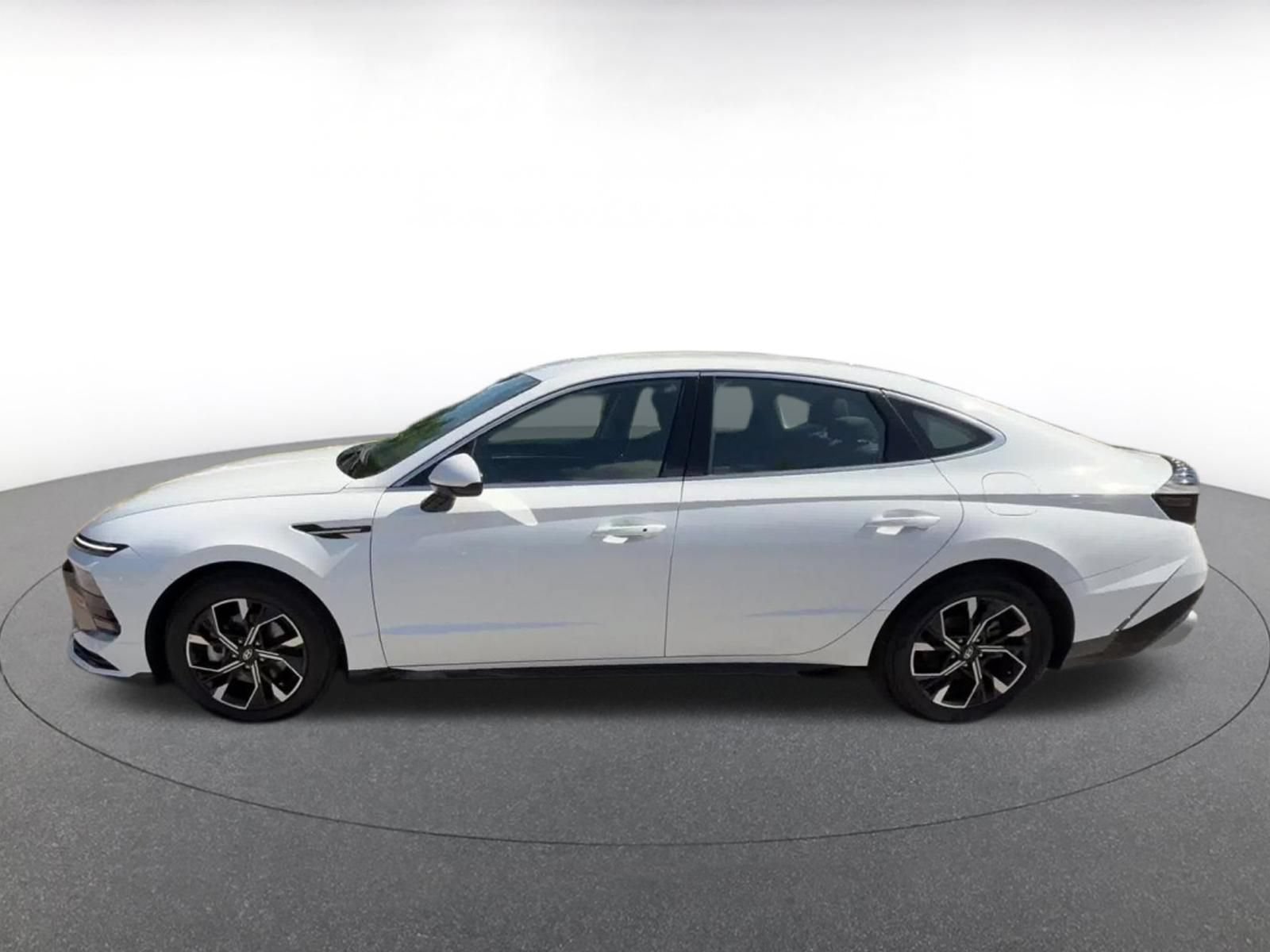 Used 2025 Hyundai Sonata SEL FWD image 9