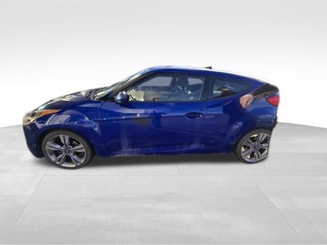 Used 2013 Hyundai Veloster w/ Style Pkg image 3