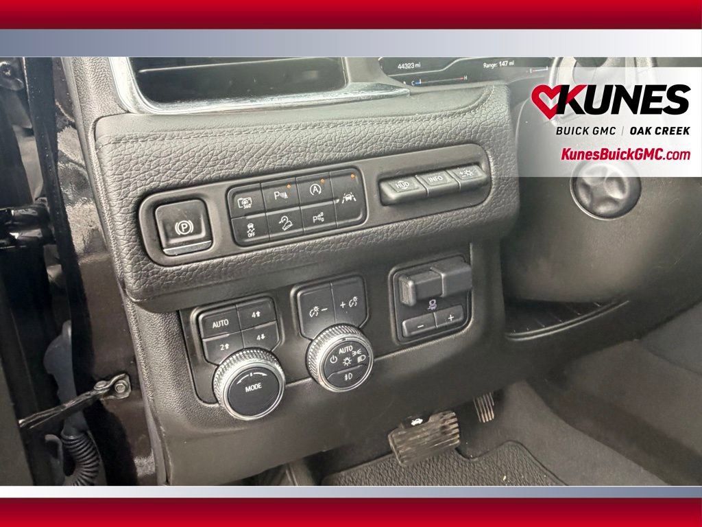 Used 2024 GMC Yukon Denali w/ Advanced Technology Package AWD/4WD image 15