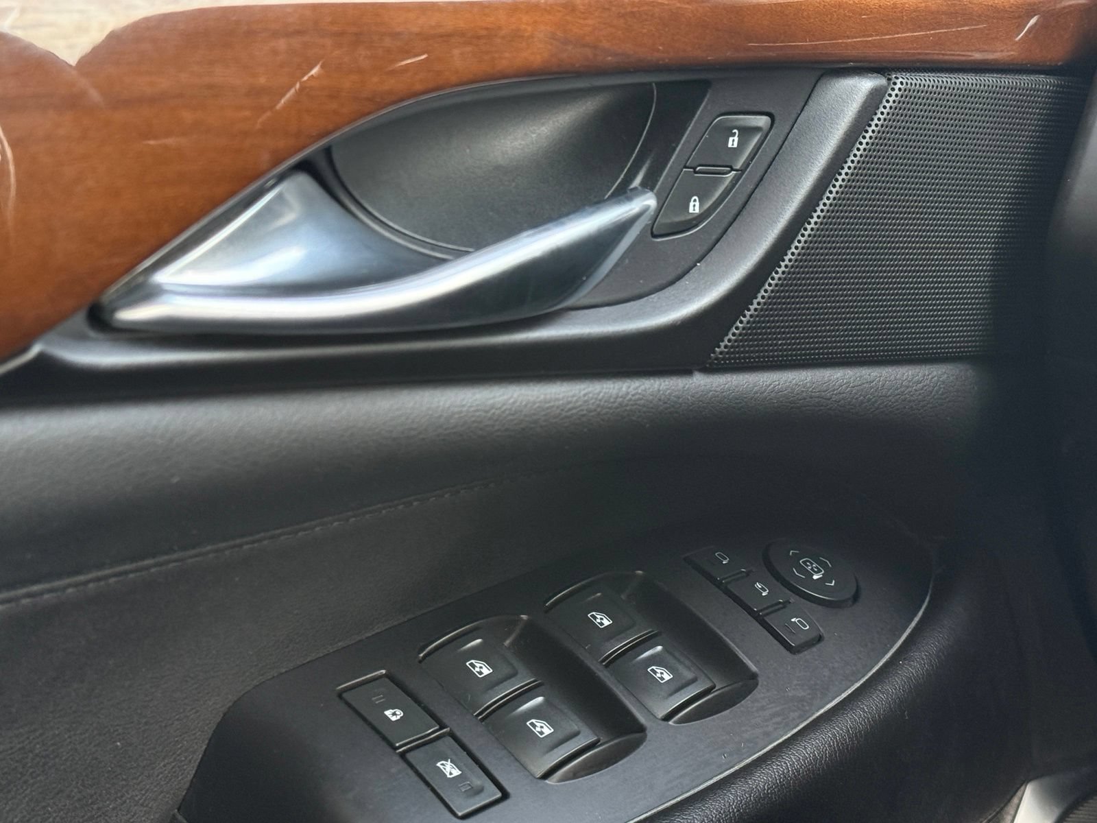 Used 2019 Cadillac Escalade Luxury AWD/4WD image 31