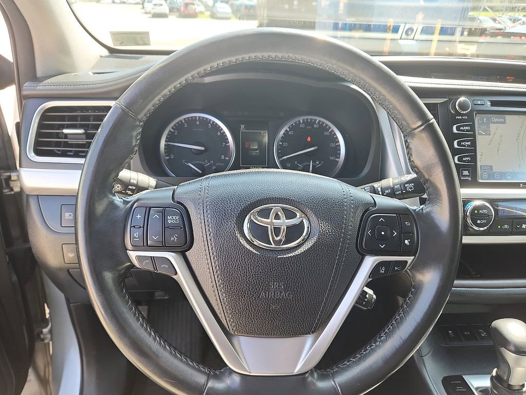 Used 2017 Toyota Highlander Limited AWD/4WD image 16