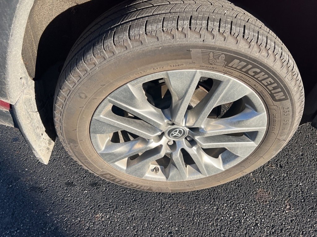 Used 2021 Toyota RAV4 XLE Premium image 21