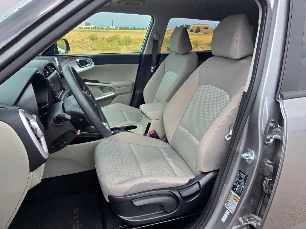 Used 2025 Kia Soul LX w/ LX Technology Package FWD image 13