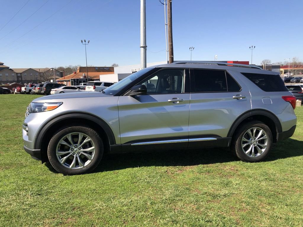 Used 2023 Ford Explorer Limited AWD/4WD image 3
