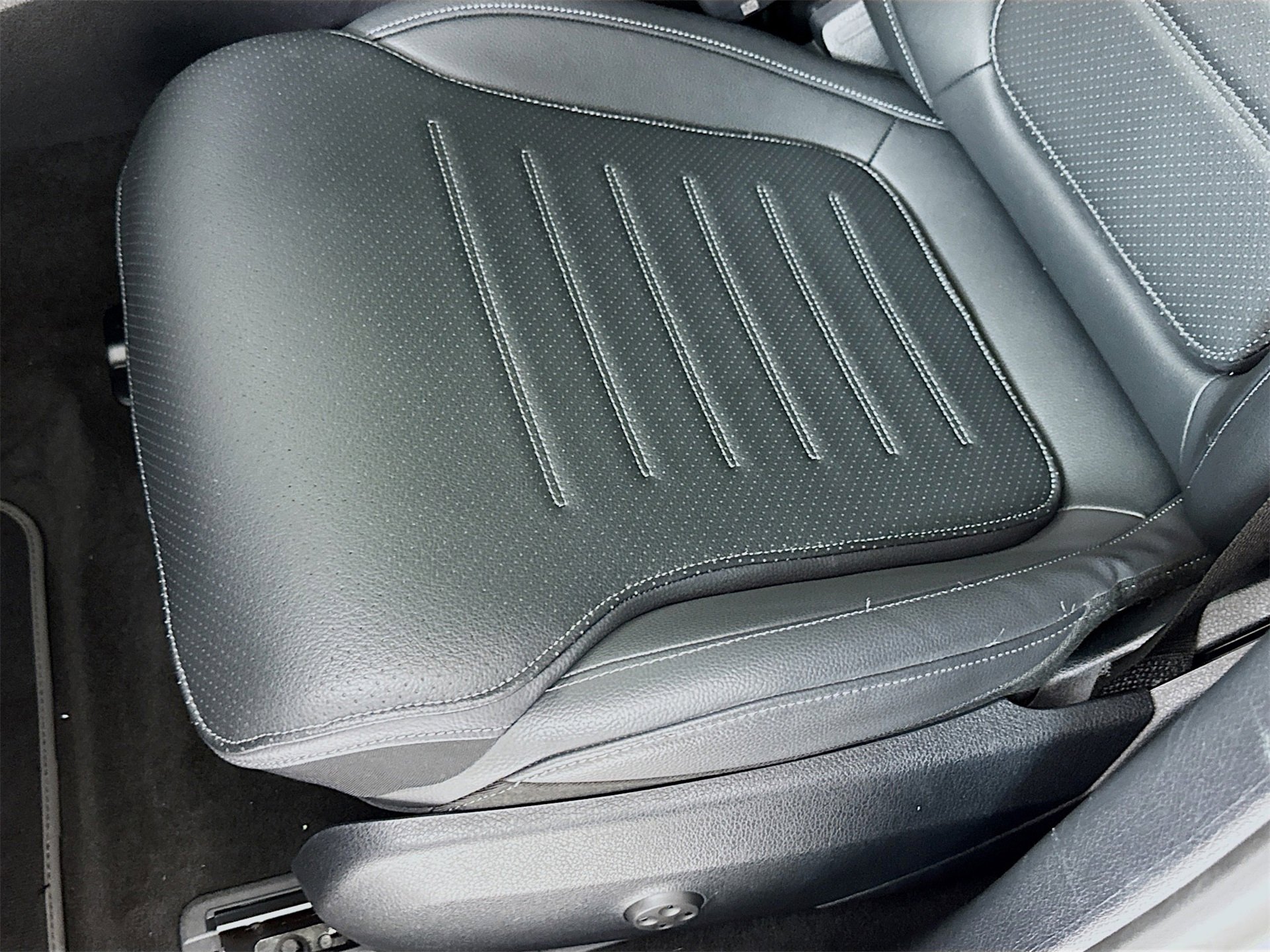 Used 2025 Mercedes-Benz GLC 300 4MATIC image 21