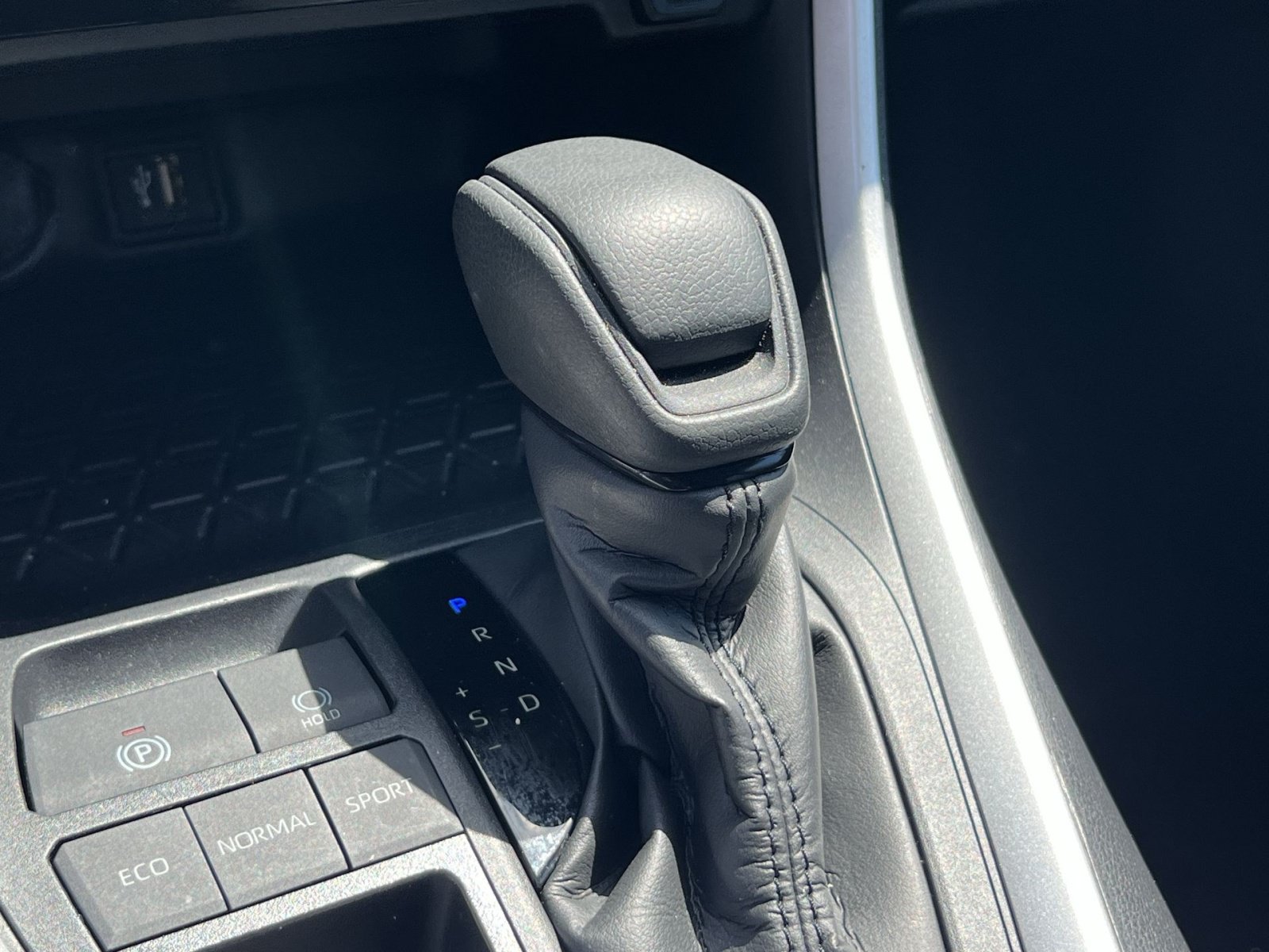 Used 2025 Toyota RAV4 XLE FWD image 19
