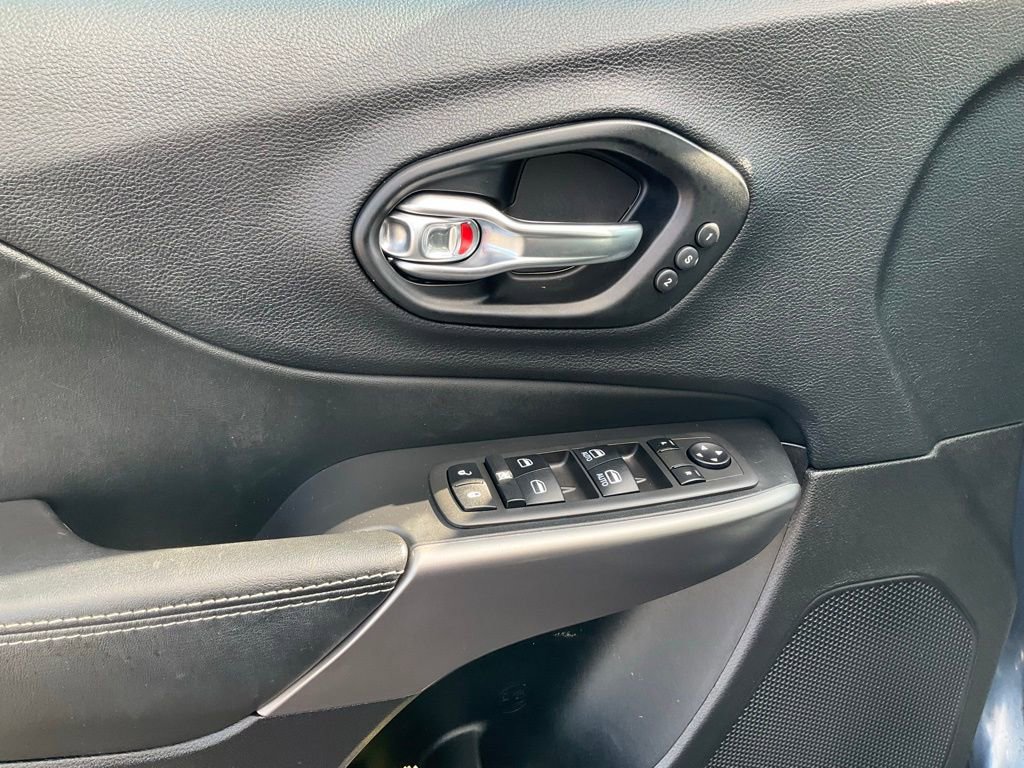 Used 2021 Jeep Cherokee Limited image 23