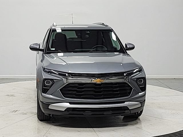 Used 2026 Chevrolet TrailBlazer LT FWD image 2