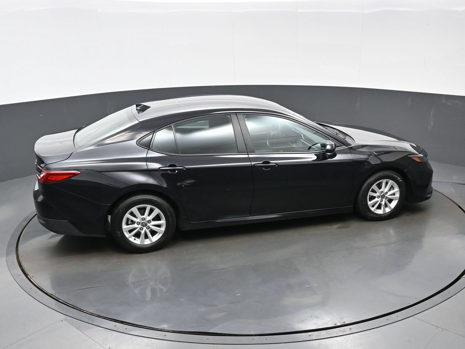 Used 2025 Toyota Camry LE FWD image 41