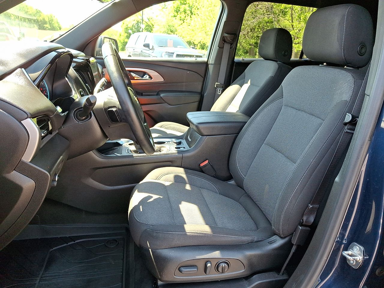 Certified 2023 Chevrolet Traverse LT FWD image 11