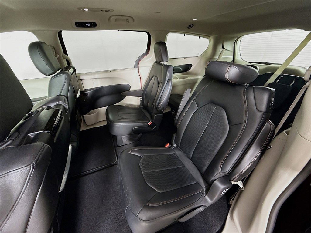 Used 2020 Chrysler Pacifica Touring-L Plus image 23
