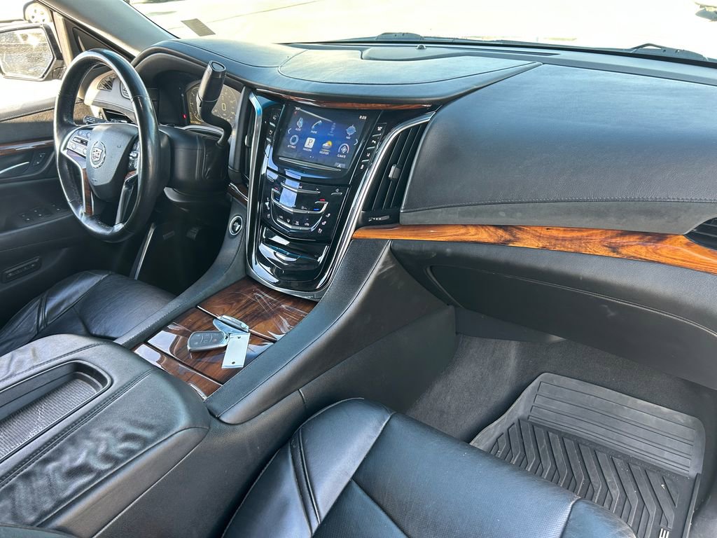 Used 2015 Cadillac Escalade Luxury AWD/4WD image 32