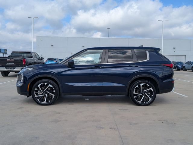 Used 2024 Mitsubishi Outlander SE image 3