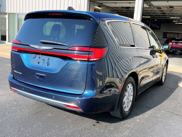 Used 2023 Chrysler Pacifica Touring-L w/ Uconnect Theater Family Group FWD image 9