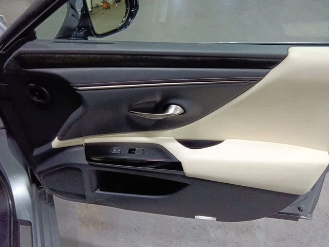 Used 2022 Lexus ES 250 w/ Premium Package image 19
