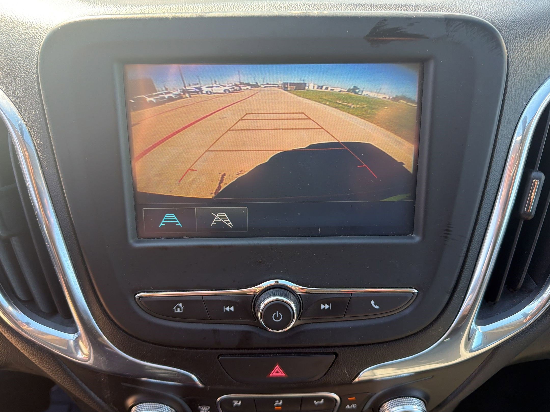 Used 2018 Chevrolet Equinox LT image 22