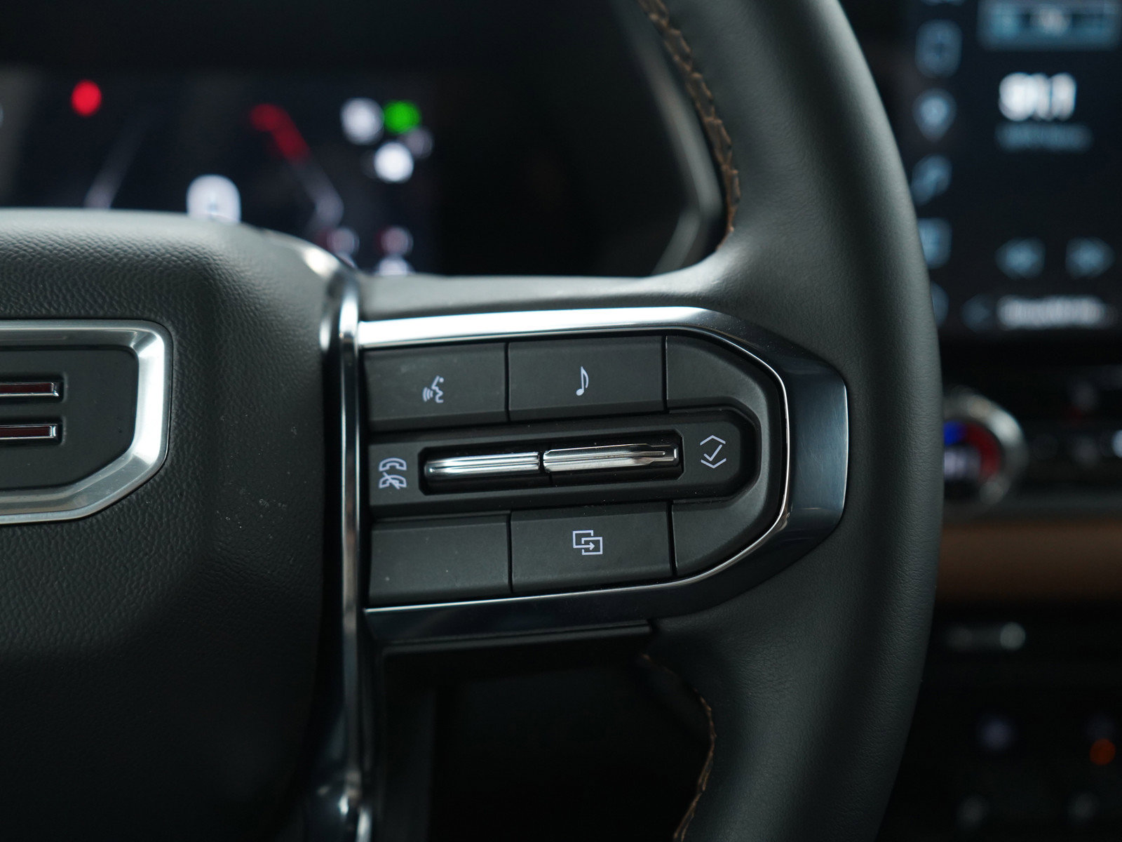 Used 2023 GMC Canyon AT4 image 25