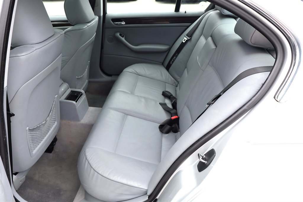 Used 2001 BMW 330i Sedan image 19