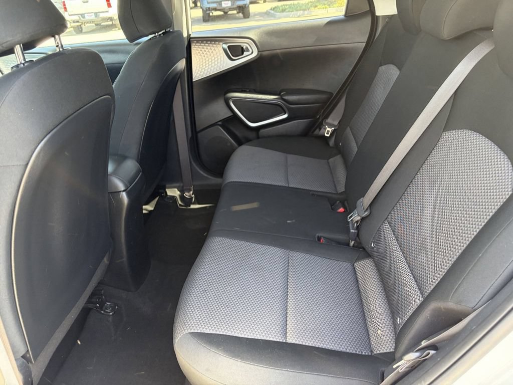 Used 2025 Kia Soul LX FWD image 23