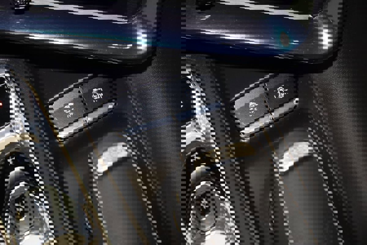 Used 2025 Chevrolet Corvette Stingray Premium Cpe w/ Stealth Interior Trim Package image 43