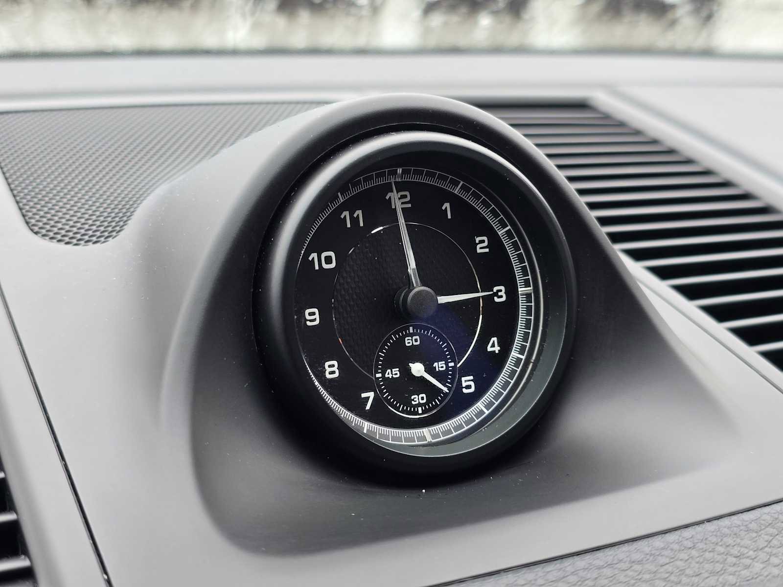 Used 2025 Porsche Macan image 35