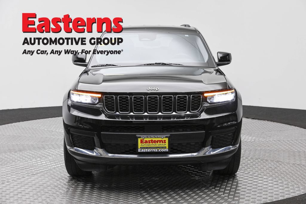 Used 2022 Jeep Grand Cherokee L Laredo w/ Luxury Tech Group I AWD/4WD image 2