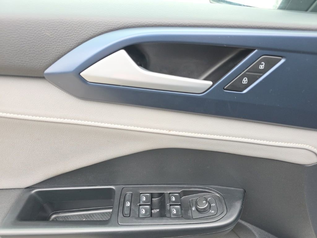 Used 2024 Volkswagen Taos SE image 18