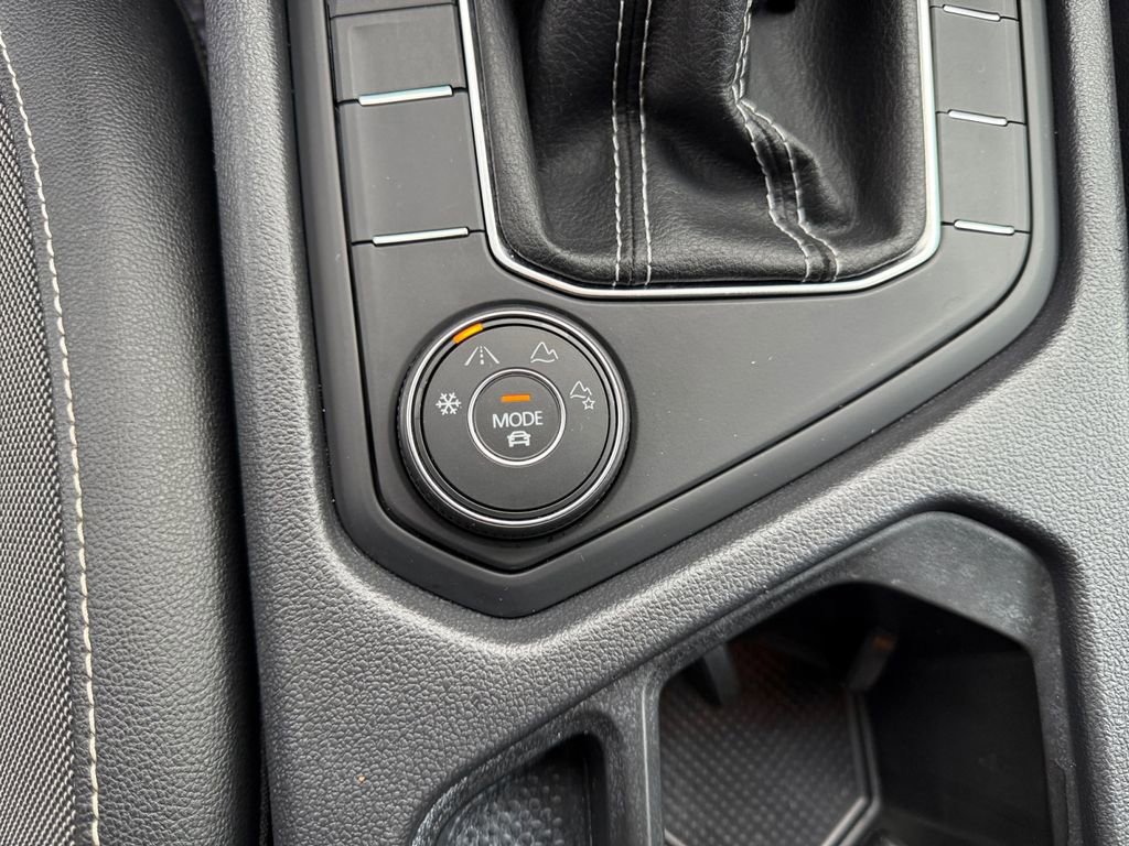 Used 2022 Volkswagen Taos SE image 25