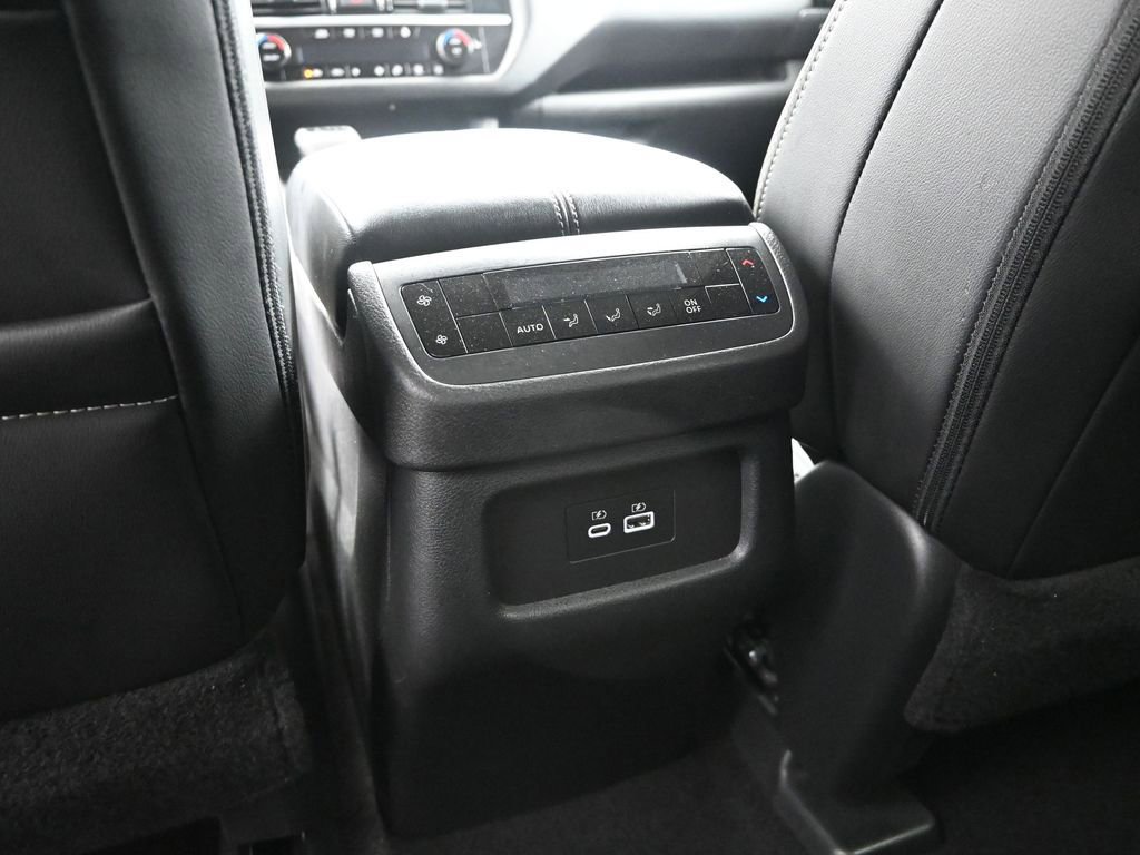 Used 2024 Nissan Pathfinder SL image 14