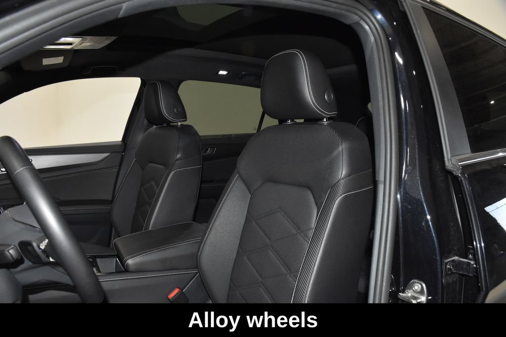 Used 2025 Volkswagen Atlas Cross Sport SE FWD image 28