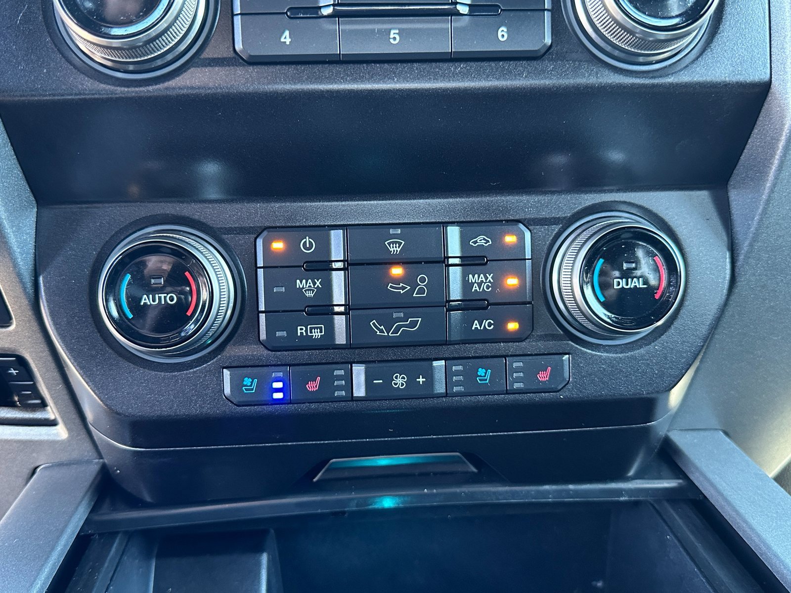 Used 2020 Ford F150 Raptor w/ Equipment Group 802A Luxury image 24