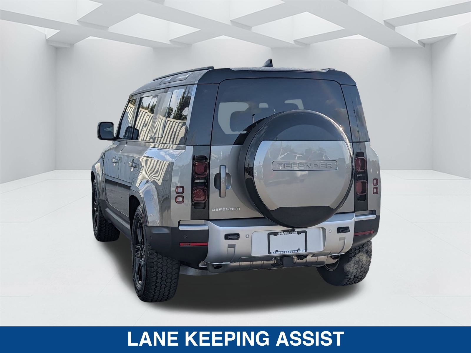 Used 2025 Land Rover Defender 110 S image 6