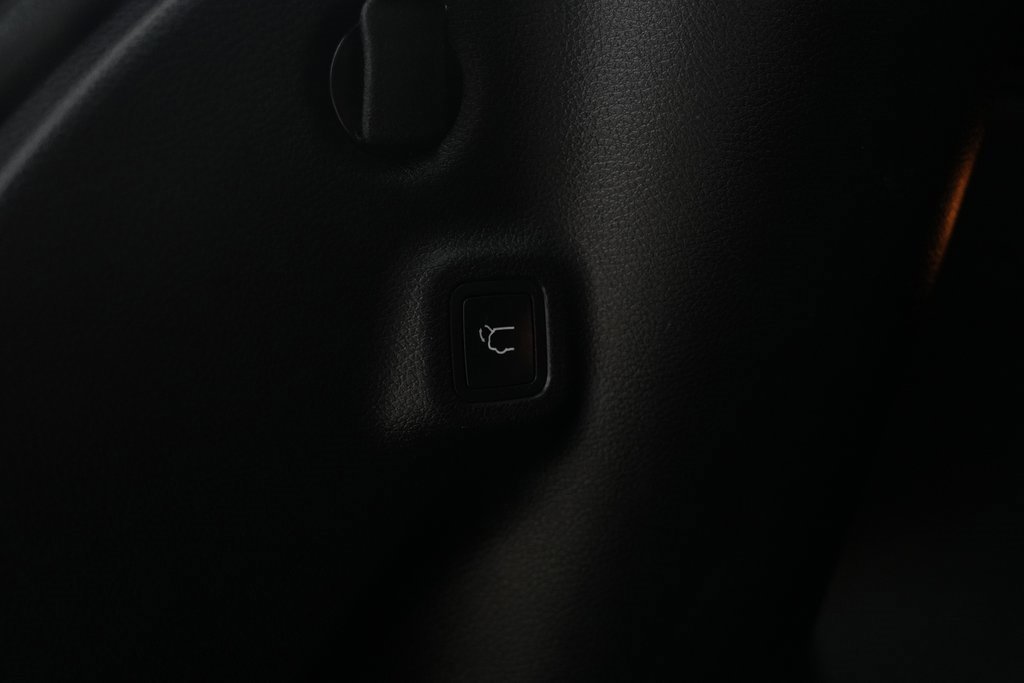 Used 2018 Jeep Compass Limited w/ Navigation Group image 16