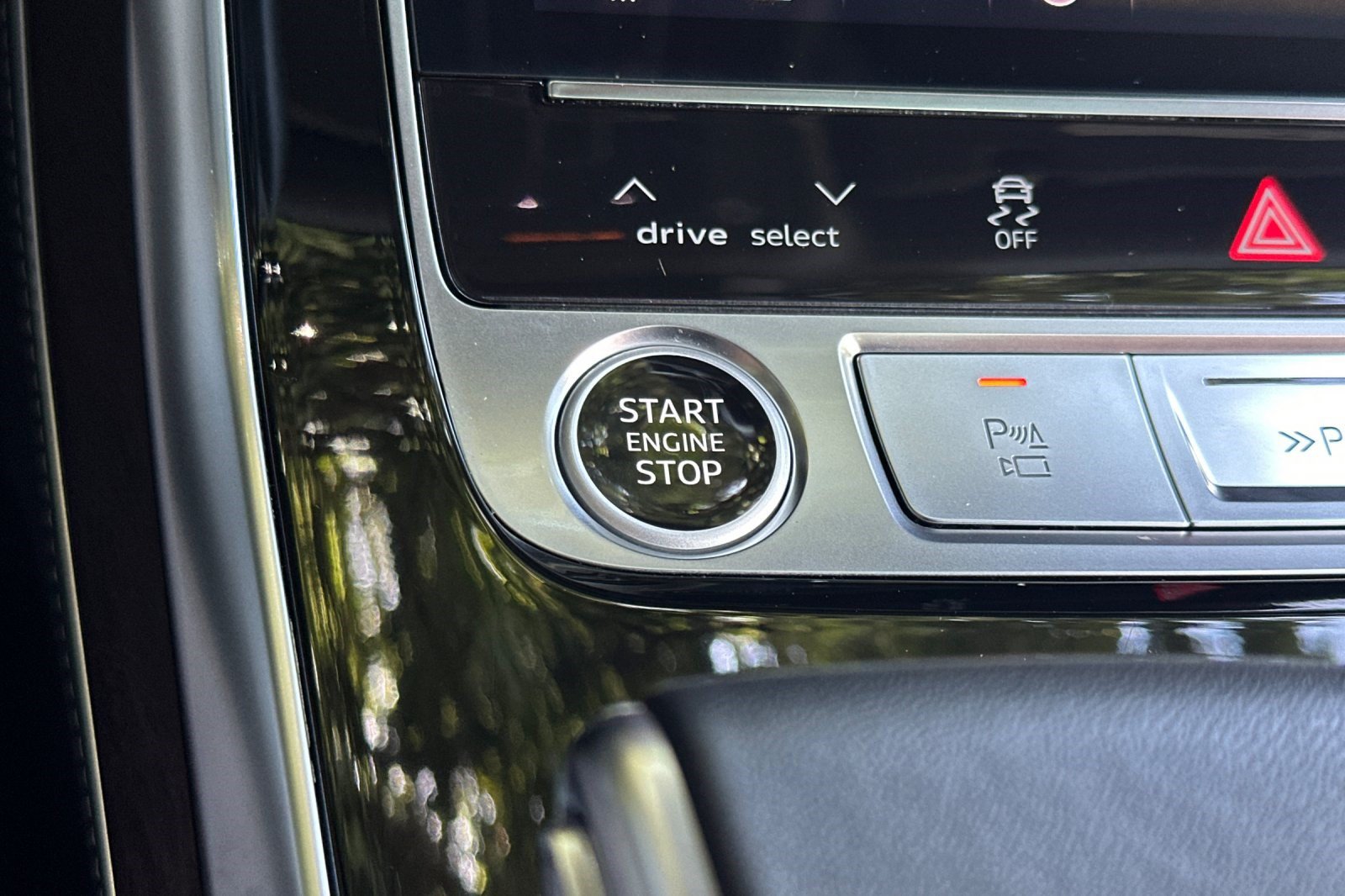 Used 2025 Audi Q8 Prestige AWD/4WD image 29
