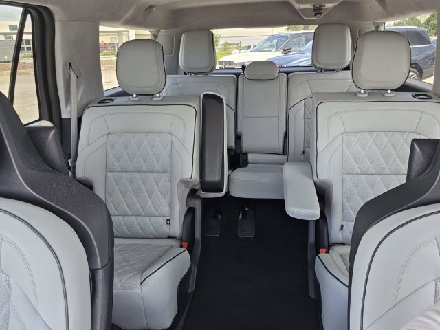 New 2027 Lincoln Navigator L Black Label w/ Black Label Special Edition AWD/4WD image 18