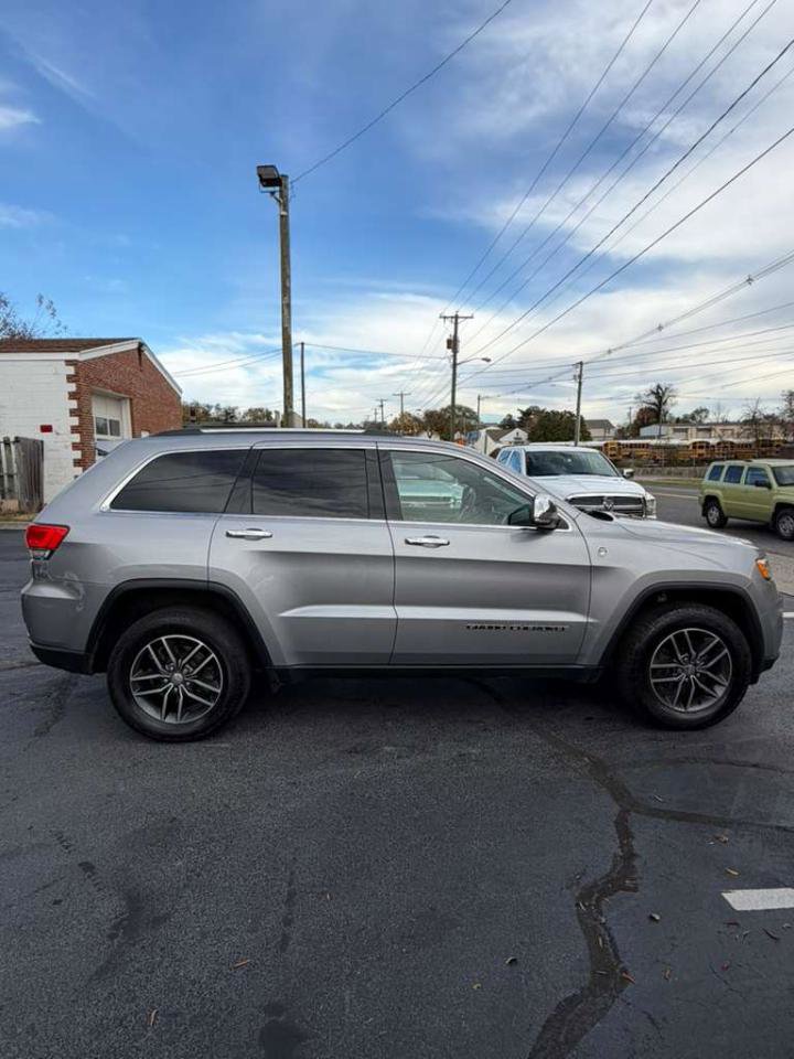 Used 2017 Jeep Grand Cherokee Limited AWD/4WD image 6