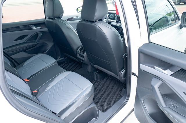 New 2026 Volkswagen Tiguan SE image 40