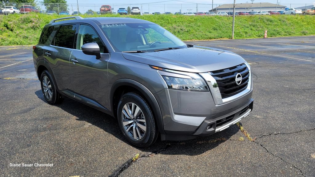 Used 2025 Nissan Pathfinder SL FWD image 16