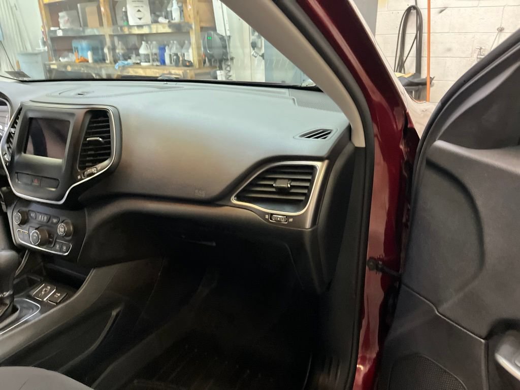 Used 2019 Jeep Cherokee Latitude w/ Popular Appearance Group FWD image 29