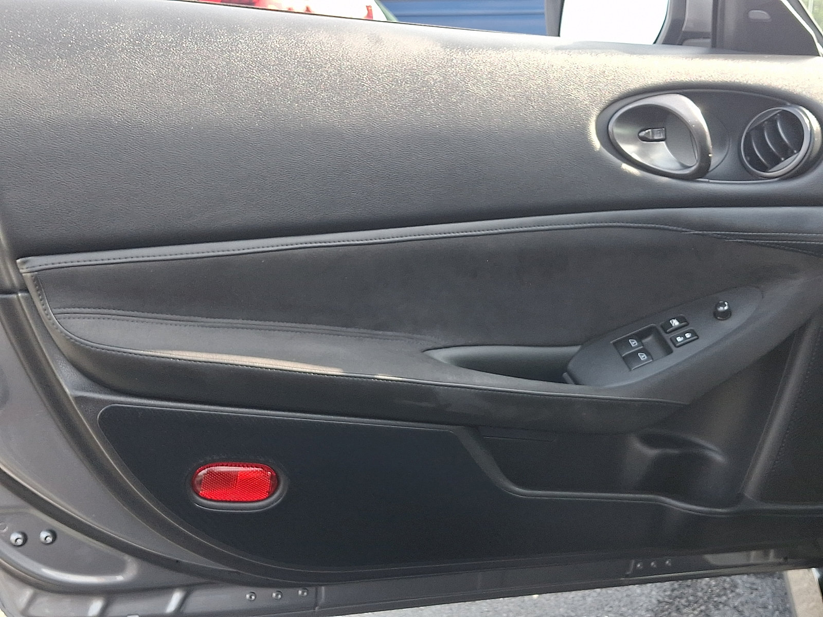Certified 2024 Nissan Z Performance w/ Floor Mat Package RWD image 11