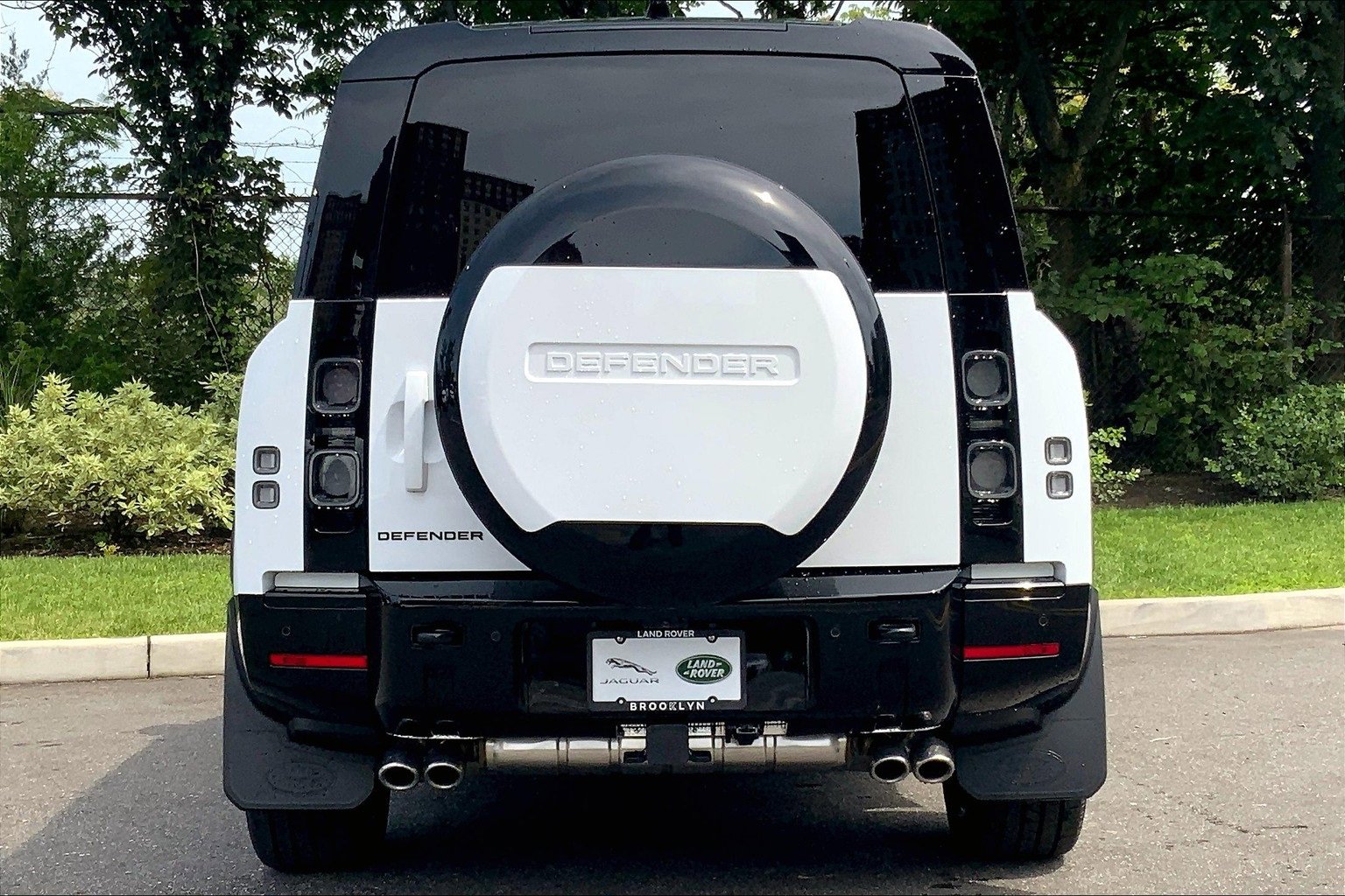 New 2025 Land Rover Defender 130 V8 image 4