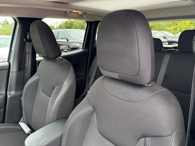 Used 2023 Jeep Renegade Altitude w/ Sun/Sound Group AWD/4WD image 9