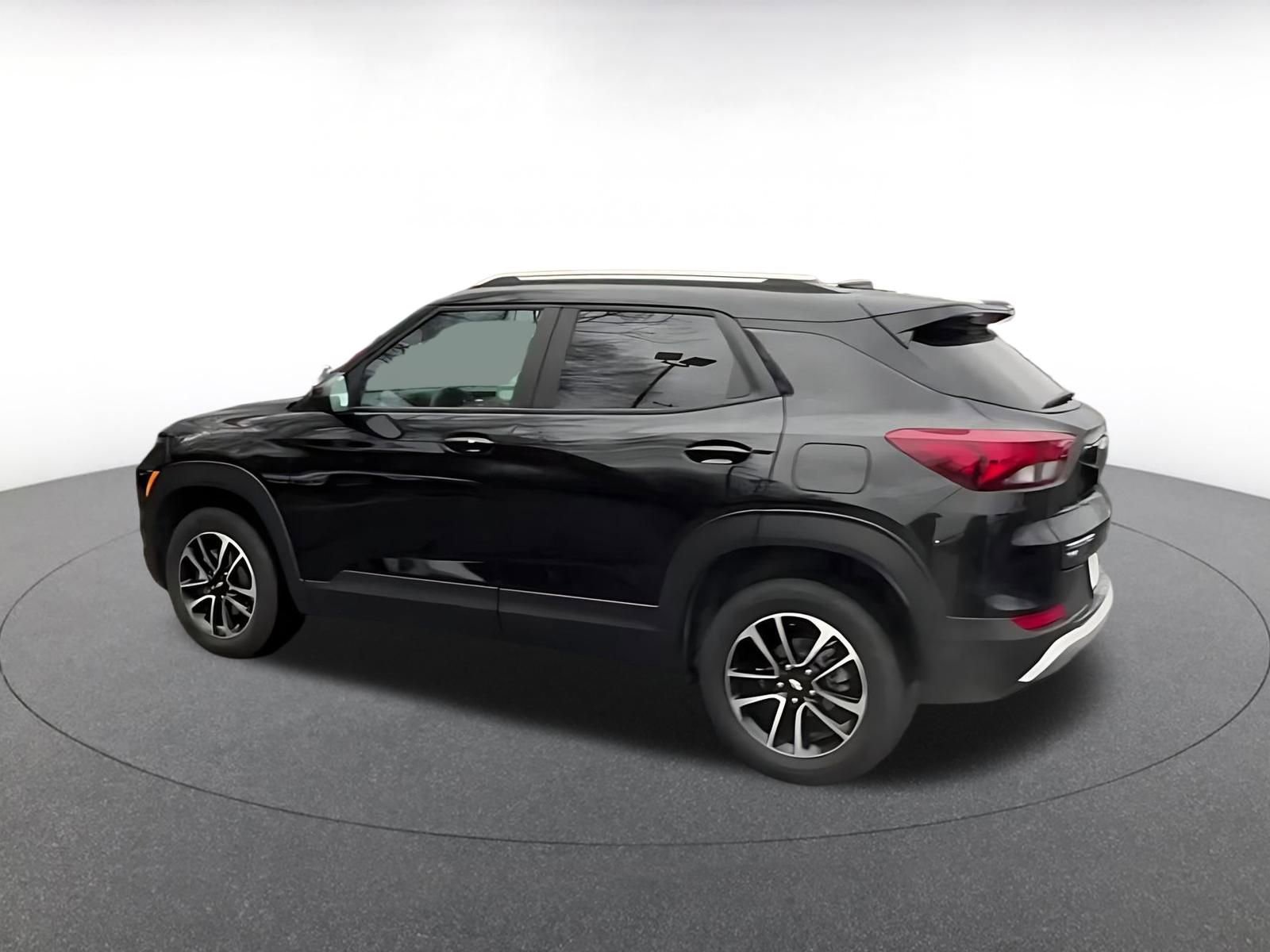 Used 2025 Chevrolet TrailBlazer LT w/ Driver Confidence Package image 10