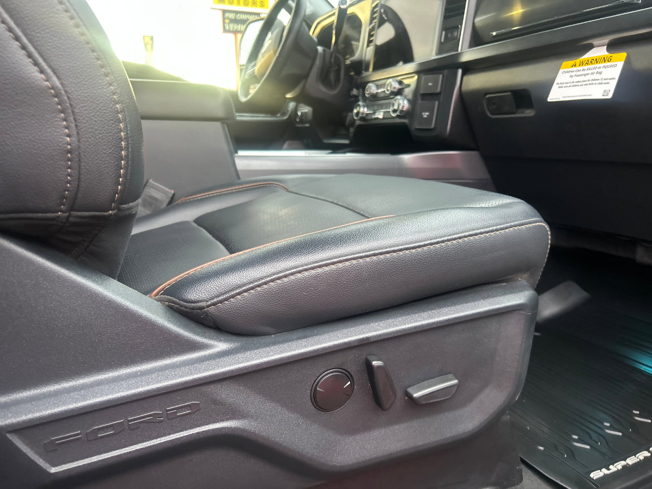 Used 2025 Ford F450 Lariat w/ FX4 Off-Road Package image 18