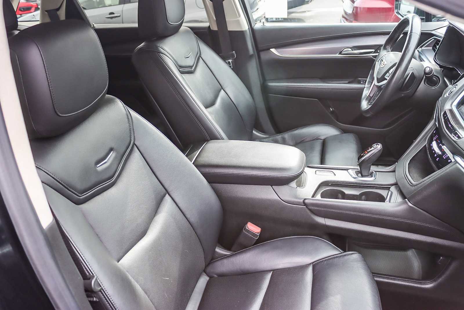 Used 2017 Cadillac XT5 Luxury w/ Driver Awareness Package image 15