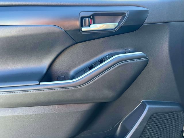 Used 2021 Toyota Highlander XLE image 22